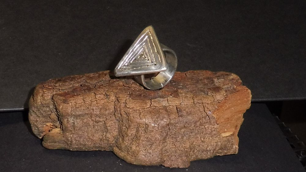 Edelstahl Ring Trigon Ø 19 x 8 mm